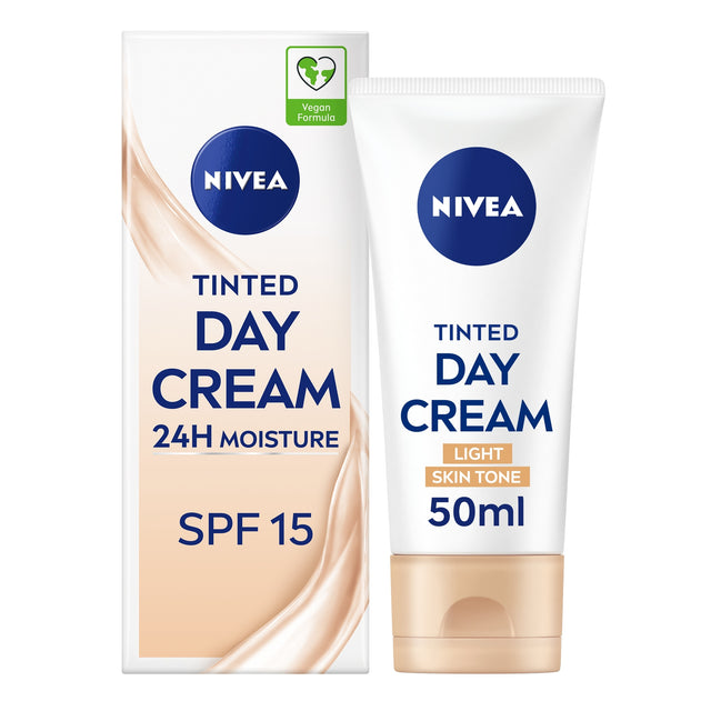 Nivea Tinted Day Cream Moisturiser Light Skin Tone SPF 15 50 ml